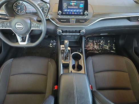 Used 2024 Nissan Altima 2.5 SV FWD image 13