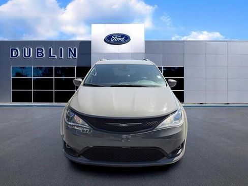 Used 2020 Chrysler Pacifica Touring-L Plus FWD image 2