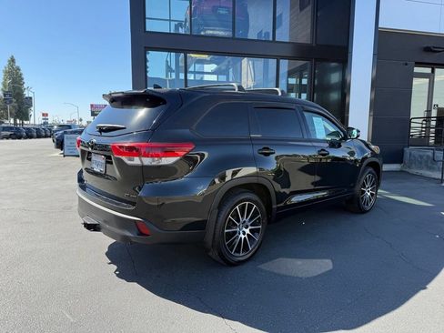 Used 2018 Toyota Highlander SE AWD/4WD image 12