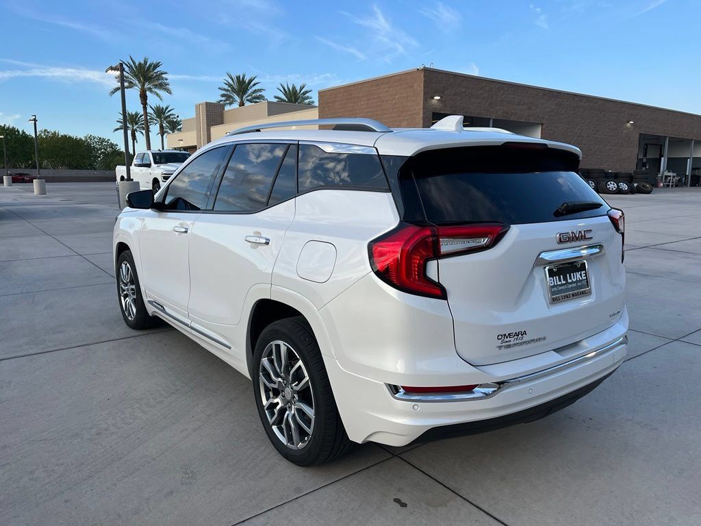 Used 2024 GMC Terrain Denali w/ Denali Premium Package AWD/4WD image 9