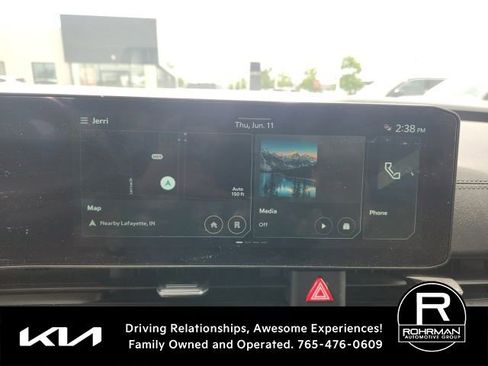 Used 2025 Kia Carnival EX FWD image 11
