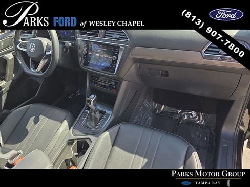 Used 2023 Volkswagen Tiguan SE w/ Panoramic Sunroof Package image 9
