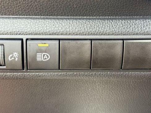 Used 2025 Toyota Corolla LE FWD image 23