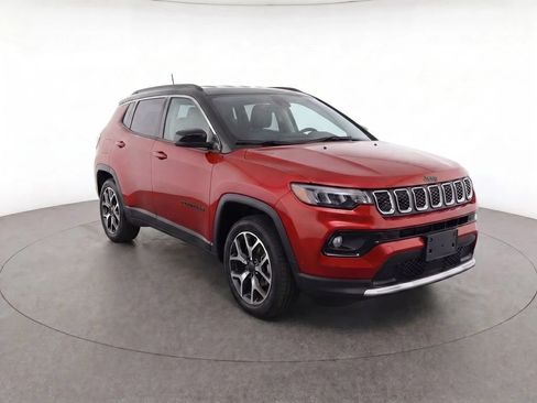 Used 2025 Jeep Compass Limited AWD/4WD image 2