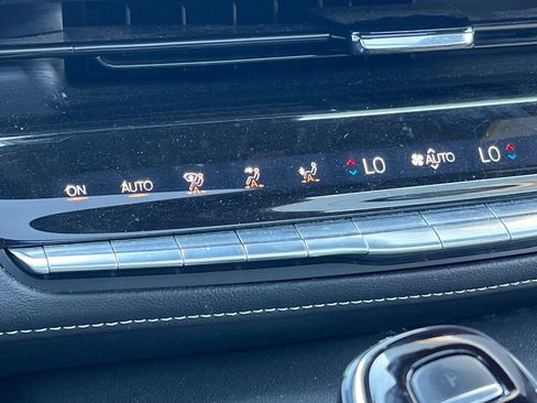 Used 2023 Cadillac Escalade Premium Luxury w/ Performance Package image 29