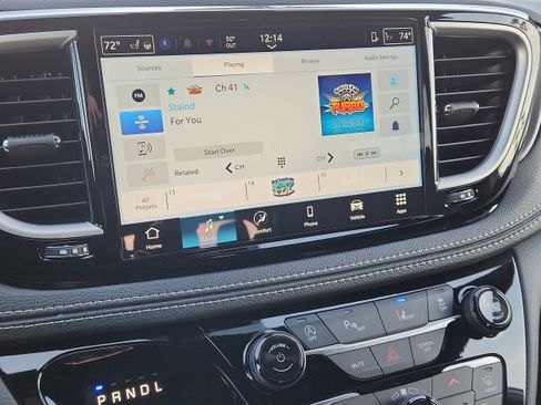 New 2026 Chrysler Pacifica Select image 16