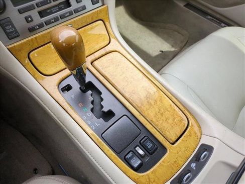 Used 2005 Lexus SC 430 Convertible RWD image 12