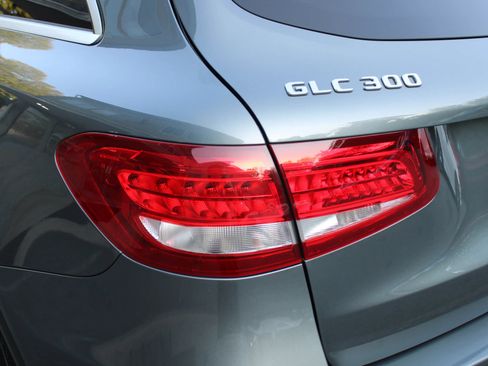 Used 2018 Mercedes-Benz GLC 300 4MATIC image 31