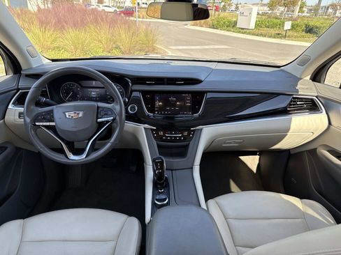 Certified 2025 Cadillac XT6 Premium Luxury image 18
