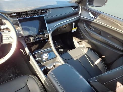 New 2025 Jeep Grand Cherokee Limited AWD/4WD image 13