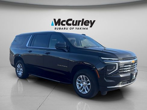 Used 2025 Chevrolet Suburban LT AWD/4WD image 8