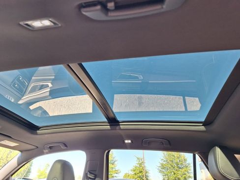 New 2026 Volkswagen Atlas Cross Sport SE image 10