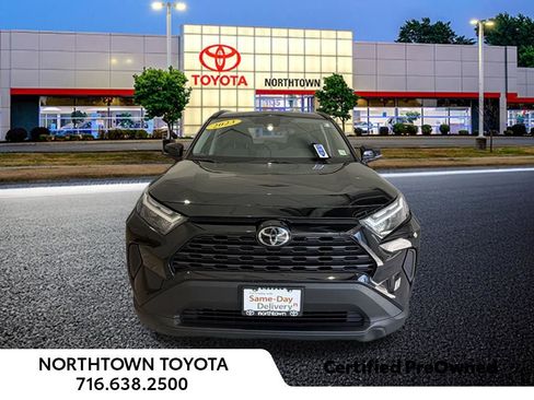 Used 2023 Toyota RAV4 XLE w/ Convenience Package image 2