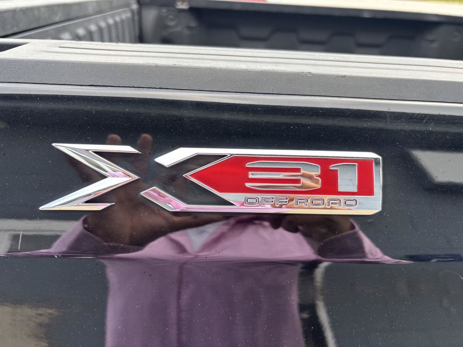 Used 2019 GMC Sierra 1500 SLT w/ SLT Premium Plus Package AWD/4WD image 3