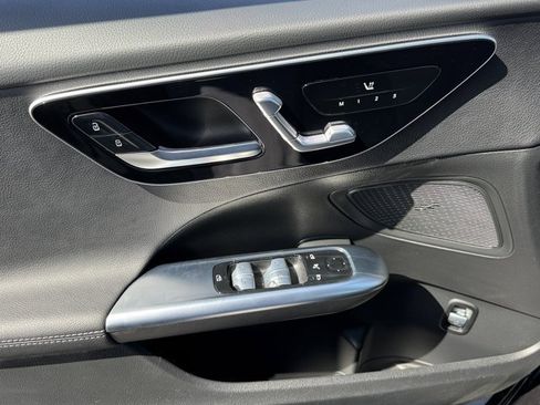 Used 2025 Mercedes-Benz C 300 4MATIC Sedan image 19