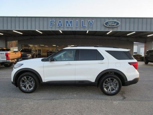 New 2026 Ford Explorer Active w/ Active Comfort Package image 2