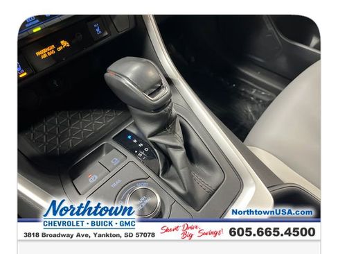 Used 2022 Toyota RAV4 XLE Premium AWD/4WD image 25