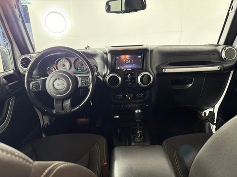 Used 2017 Jeep Wrangler Unlimited Sahara AWD/4WD image 24