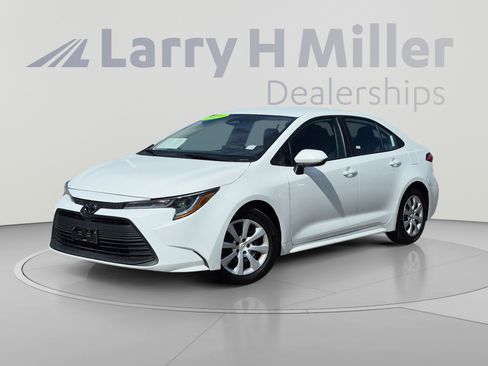 Used 2025 Toyota Corolla LE FWD image 1