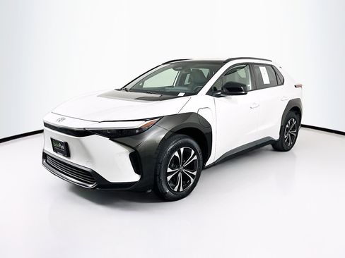 Used 2023 Toyota bZ4X XLE w/ Weather Package image 3