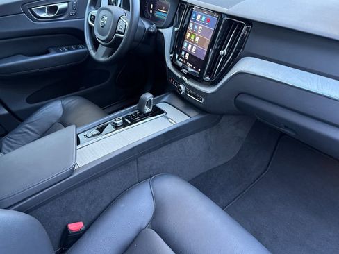 Used 2025 Volvo XC60 B5 Plus image 17