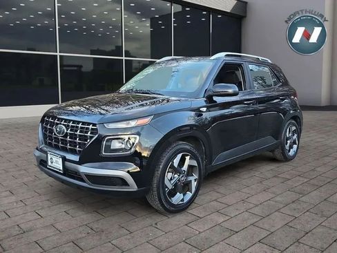 Used 2023 Hyundai Venue SEL image 1