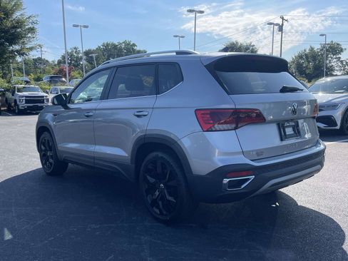 Used 2022 Volkswagen Taos SE FWD image 5