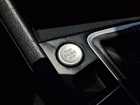 Used 2024 Volkswagen Jetta SE FWD image 25