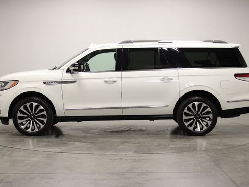 Used 2024 Lincoln Navigator L Reserve AWD/4WD image 5