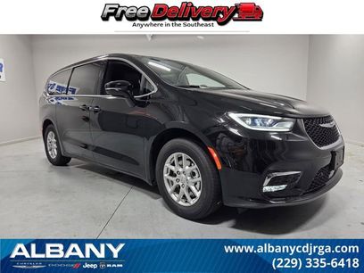 New 2026 Chrysler Pacifica Select