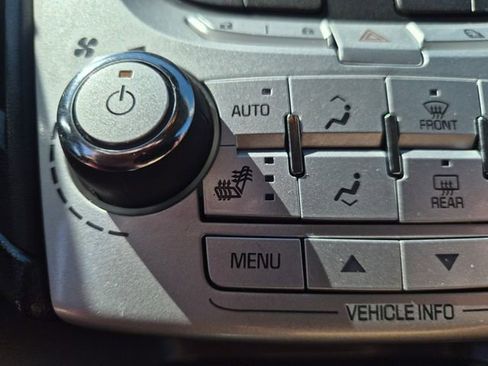 Used 2015 Chevrolet Equinox LT w/ Chrome Appearance Package AWD/4WD image 26