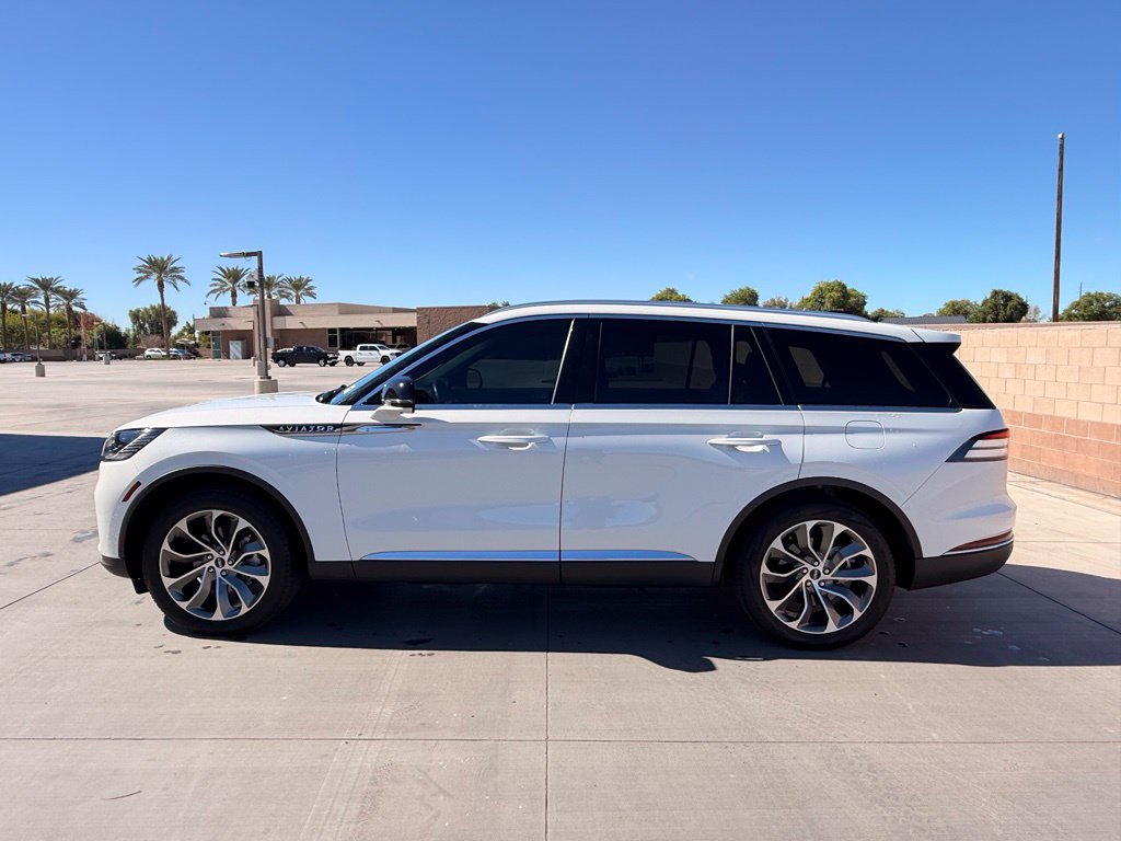 Used 2025 Lincoln Aviator Reserve w/ Illumination Package AWD/4WD image 9