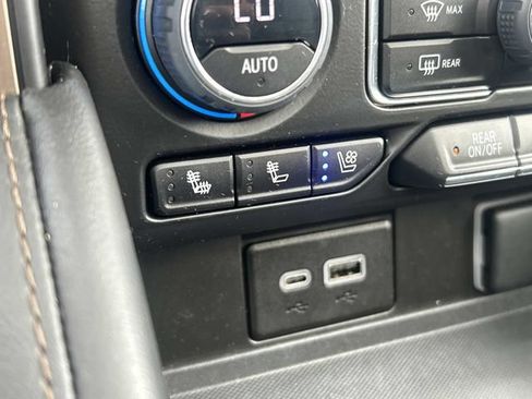Used 2023 Chevrolet Suburban High Country AWD/4WD image 34