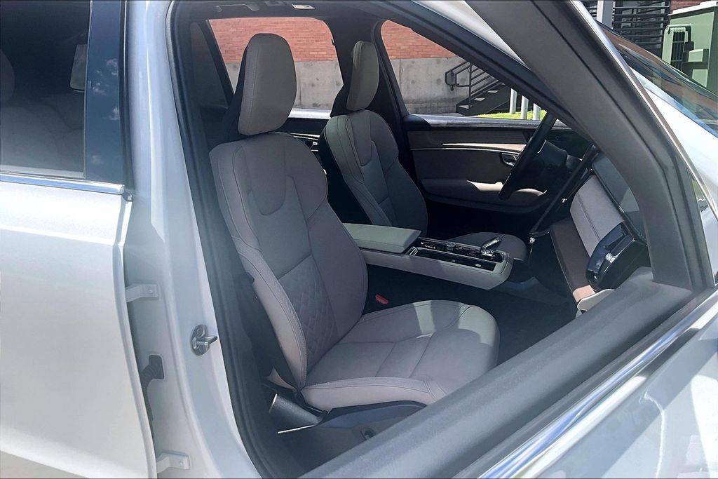 Certified 2026 Volvo XC90 B6 Plus AWD/4WD image 10