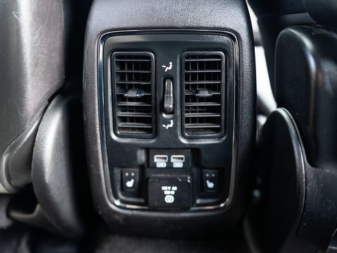Used 2015 Dodge Durango Limited w/ Premium Group AWD/4WD image 16