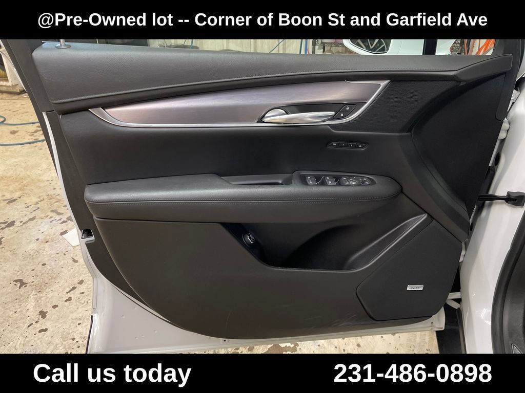 Used 2017 Cadillac XT5 Luxury w/ Driver Awareness Package AWD/4WD image 15