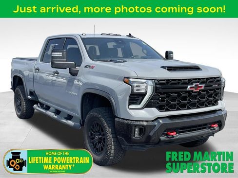 Used 2024 Chevrolet Silverado 2500 ZR2 w/ Technology Package AWD/4WD image 1