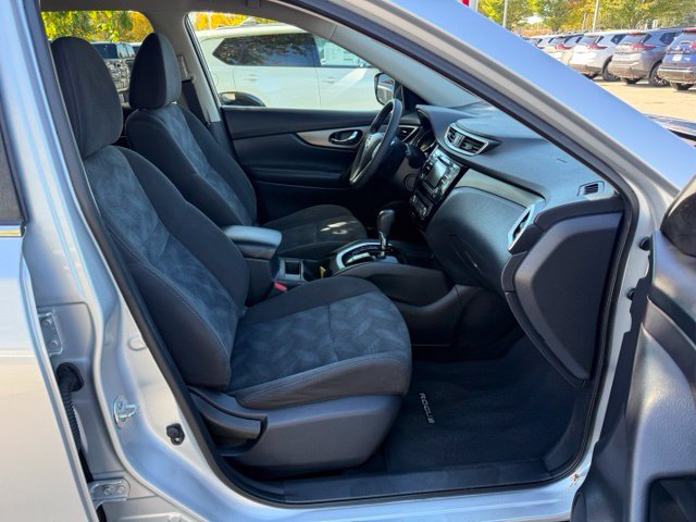 Used 2016 Nissan Rogue SV AWD/4WD image 25