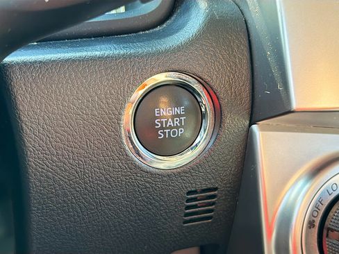 Used 2022 Toyota 4Runner SR5 AWD/4WD image 9