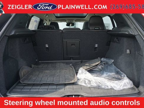 Used 2023 Volvo XC40 B5 Plus w/ Driver Assist Package AWD/4WD image 9