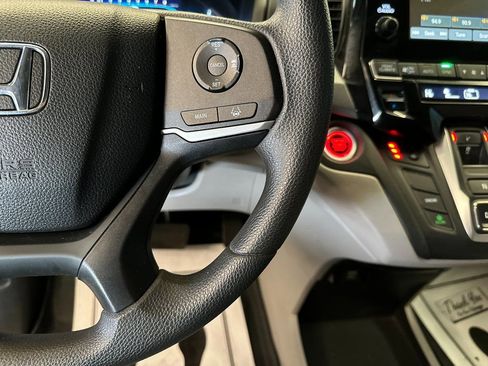 Used 2019 Honda Odyssey EX image 11
