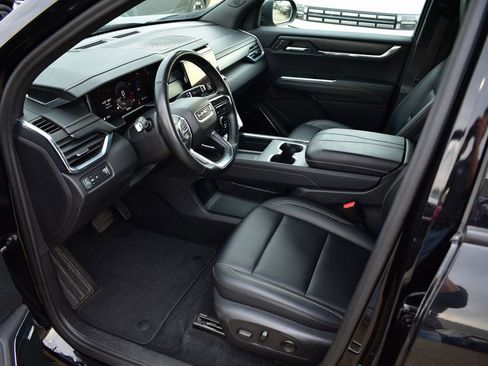 Used 2024 GMC Acadia Elevation image 17