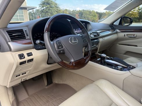 Used 2014 Lexus LS 460 image 21