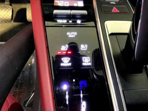 Certified 2022 Porsche Cayenne Platinum Edition image 37