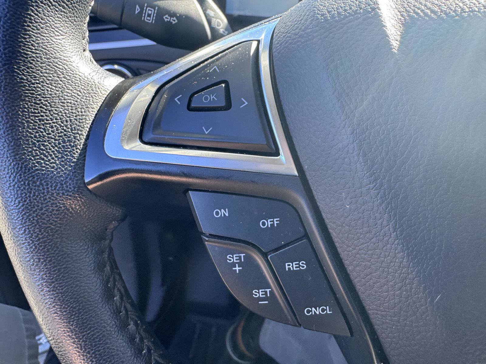 Used 2024 Ford Edge SEL AWD/4WD image 15