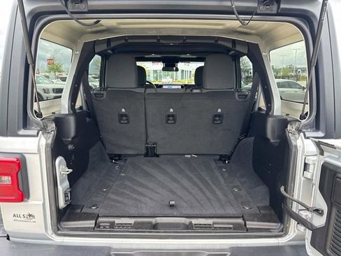 Used 2024 Jeep Wrangler Unlimited Rubicon image 12