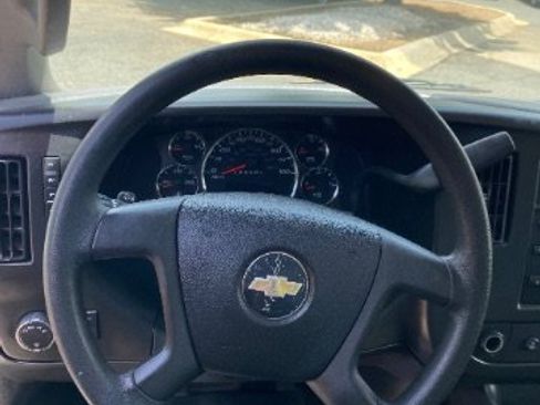 Used 2017 Chevrolet Express 2500 RWD image 23