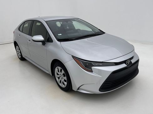 Used 2023 Toyota Corolla LE image 2