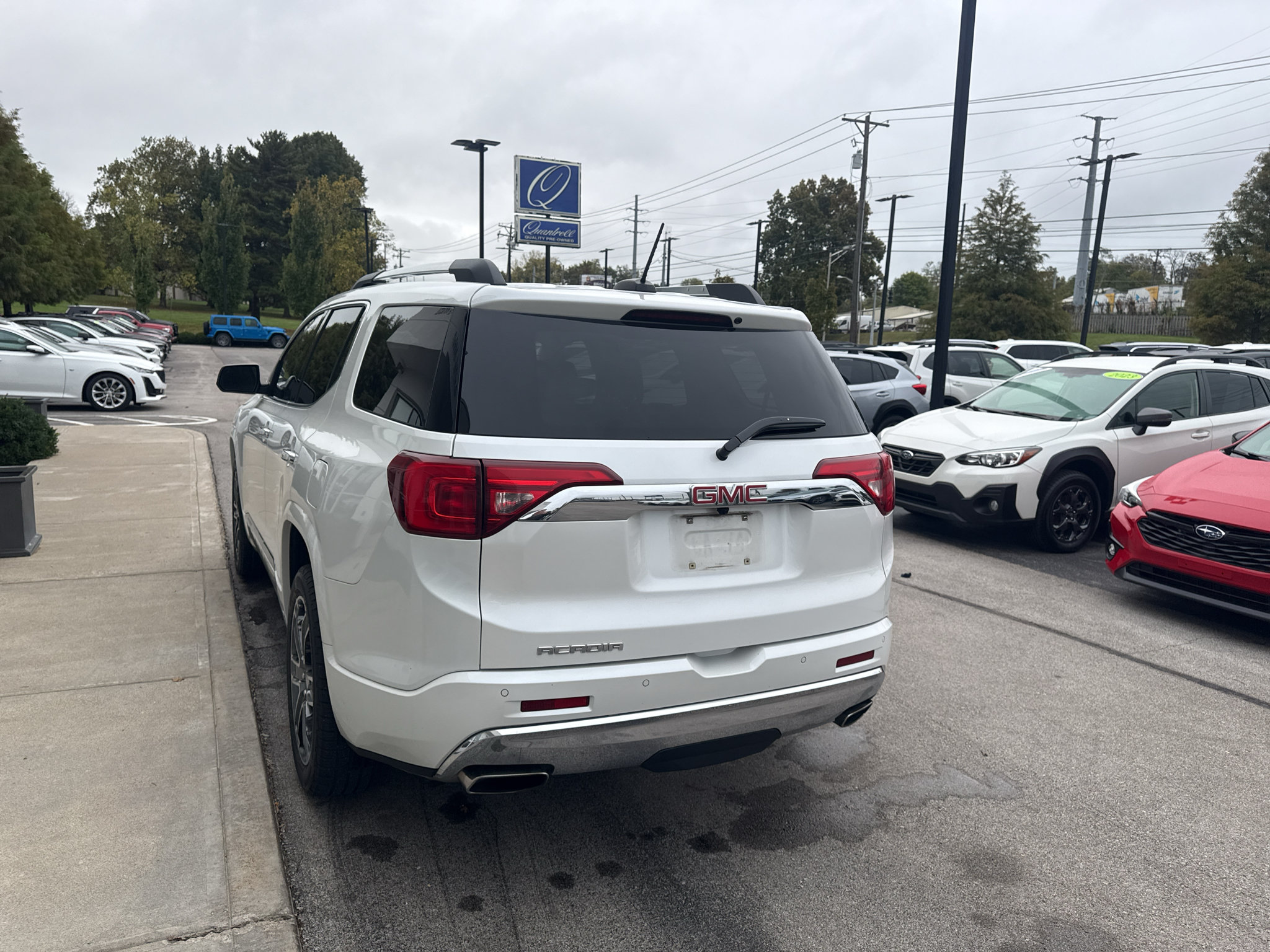 Used 2017 GMC Acadia Denali w/ Technology Package FWD image 4