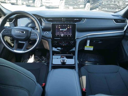 New 2025 Jeep Grand Cherokee Laredo X image 4